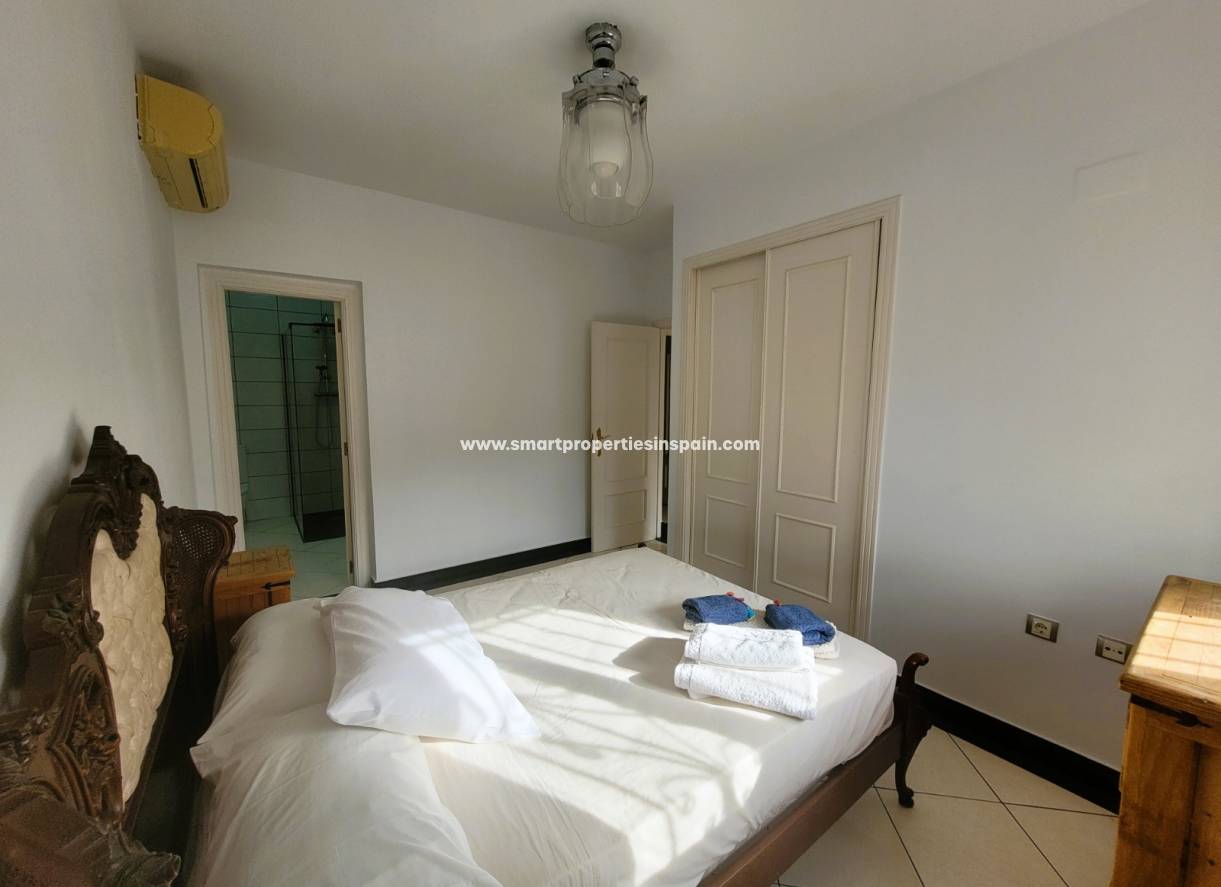 Wederverkoop - Detached Villa - La Marina - Urbanización La Marina