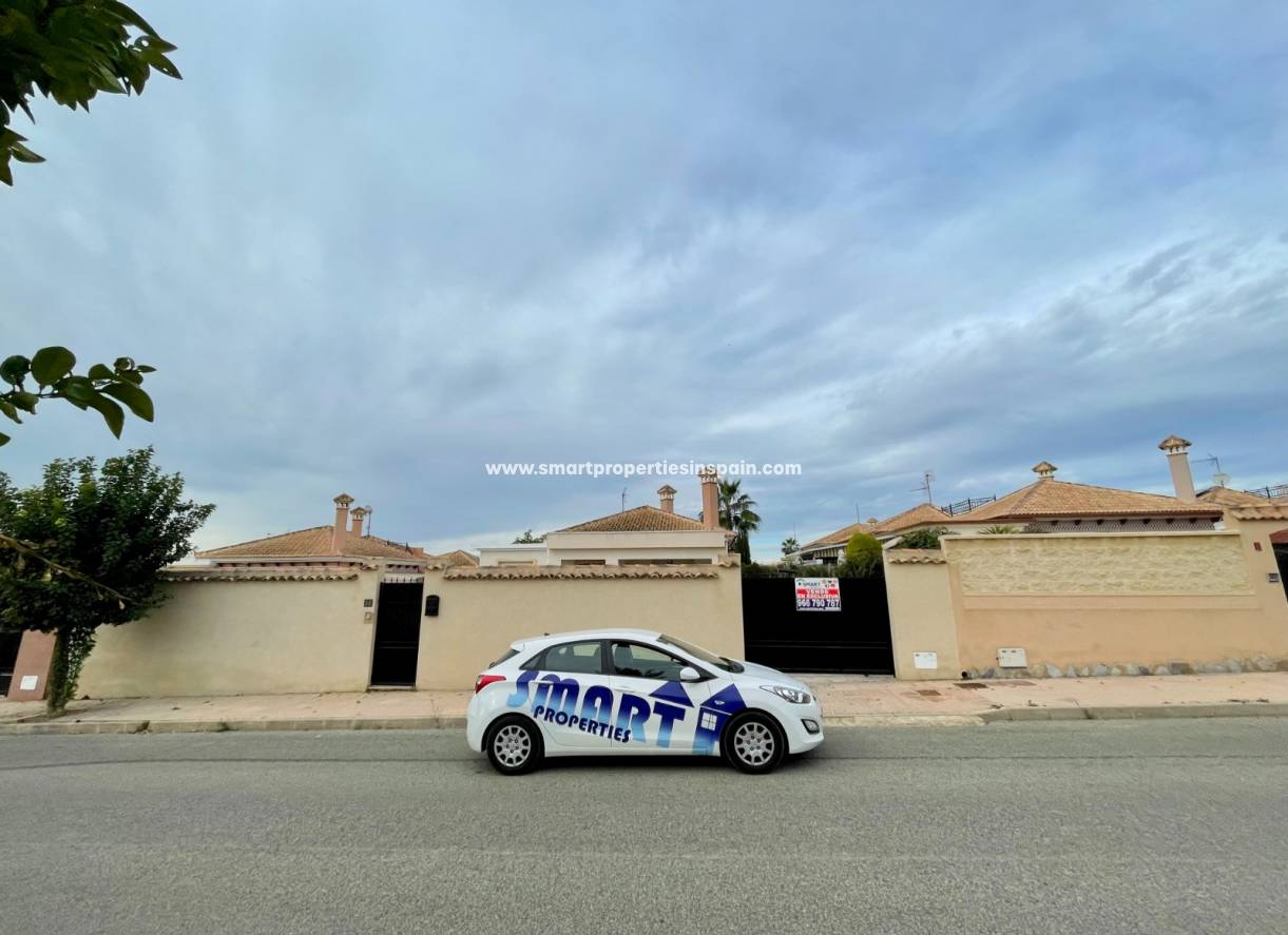 Wederverkoop - Detached Villa - La Marina - Urbanización La Marina