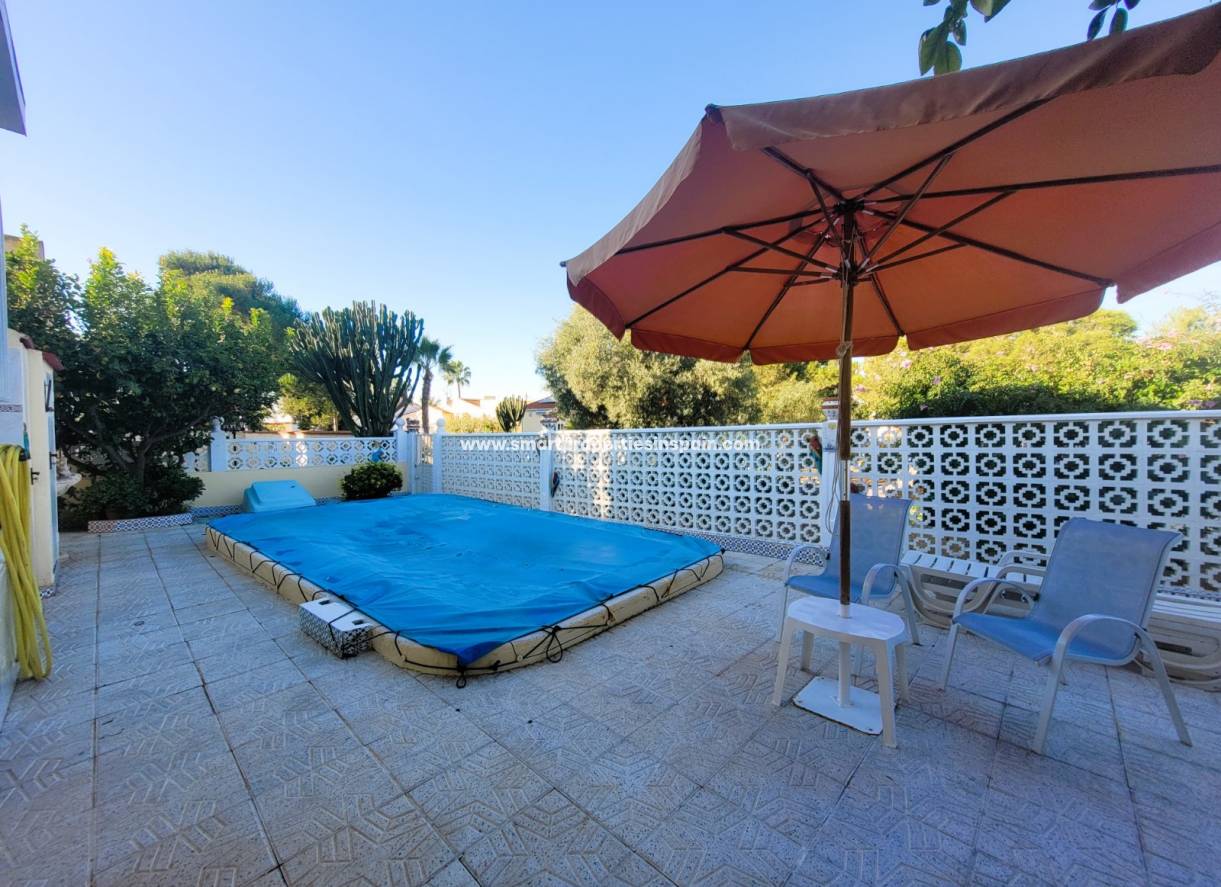 Wederverkoop - Detached Villa - La Marina - Urbanización La Marina