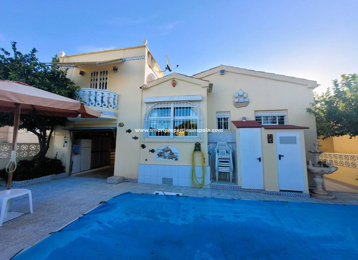 Wederverkoop - Detached Villa - La Marina - Urbanización La Marina