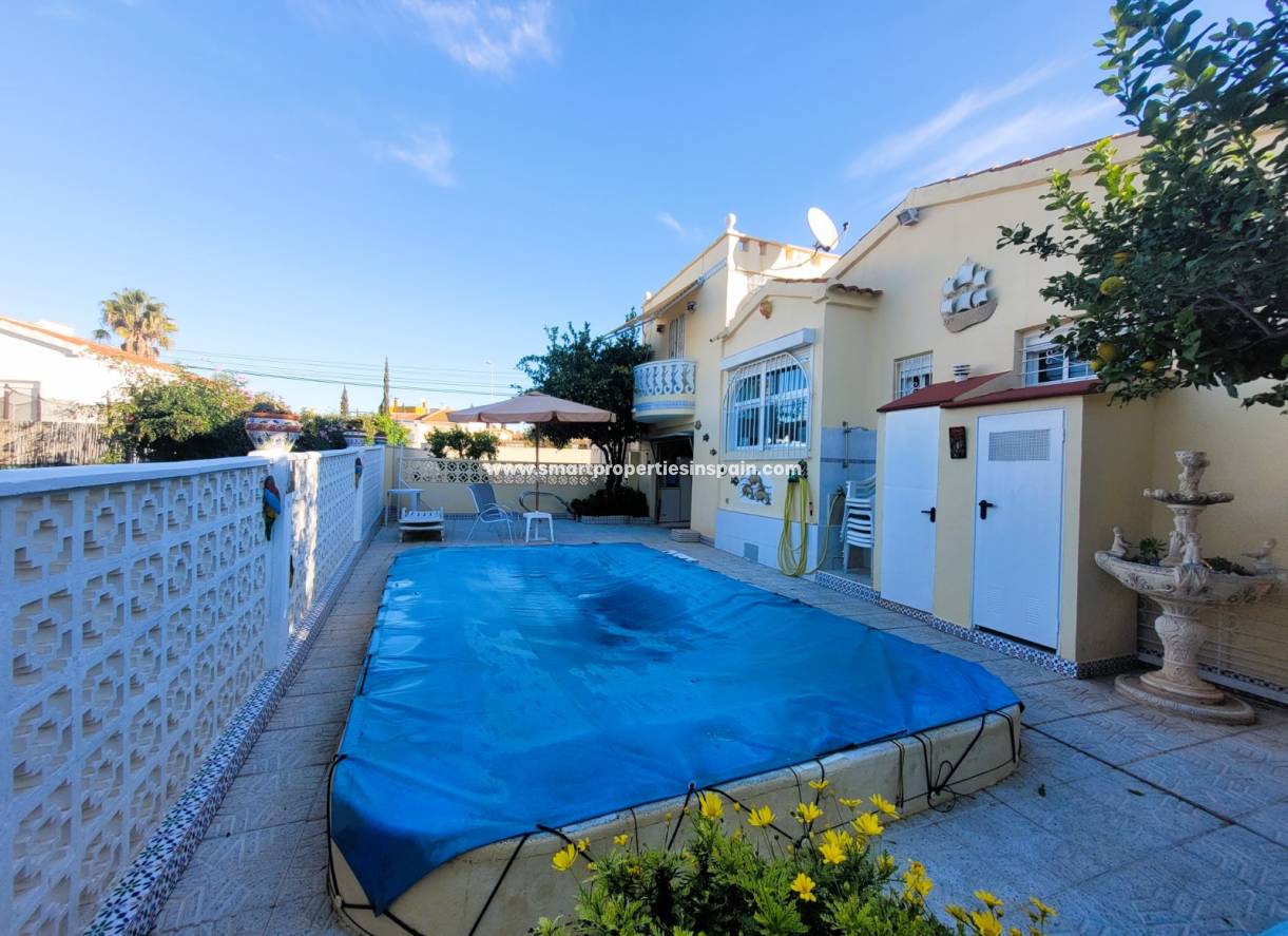 Wederverkoop - Detached Villa - La Marina - Urbanización La Marina
