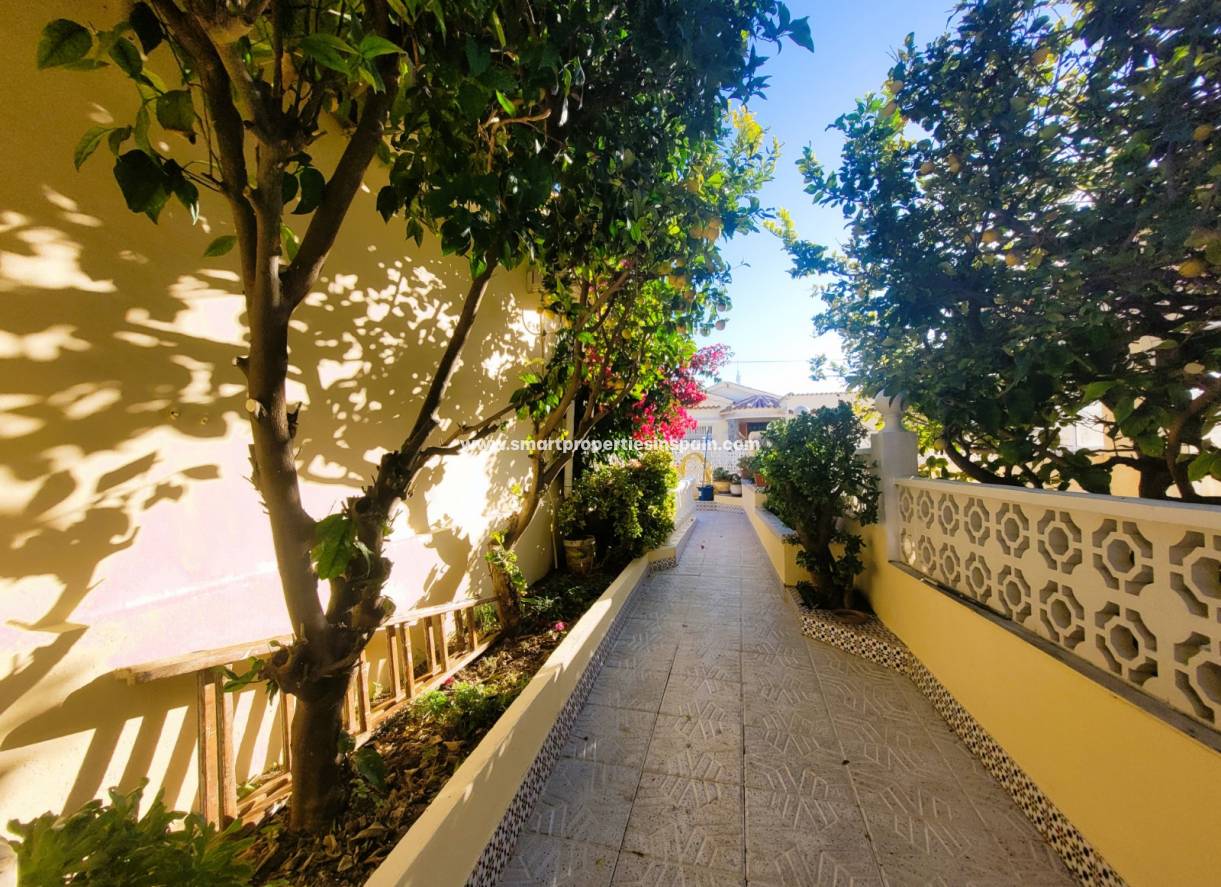 Wederverkoop - Detached Villa - La Marina - Urbanización La Marina