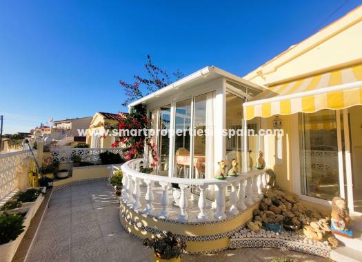 Wederverkoop - Detached Villa - La Marina - Urbanización La Marina