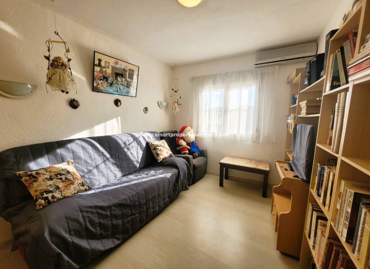 Wederverkoop - Detached Villa - La Marina - Urbanización La Marina