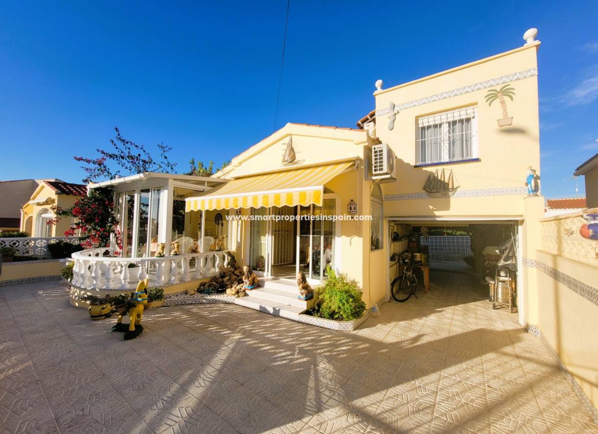 Wederverkoop - Detached Villa - La Marina - Urbanización La Marina