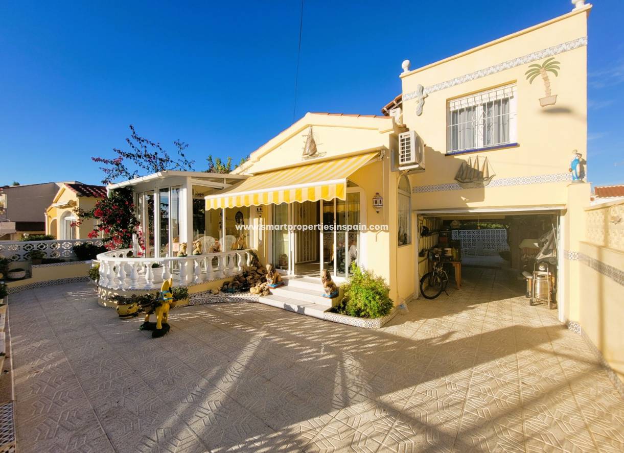 Wederverkoop - Detached Villa - La Marina - Urbanización La Marina