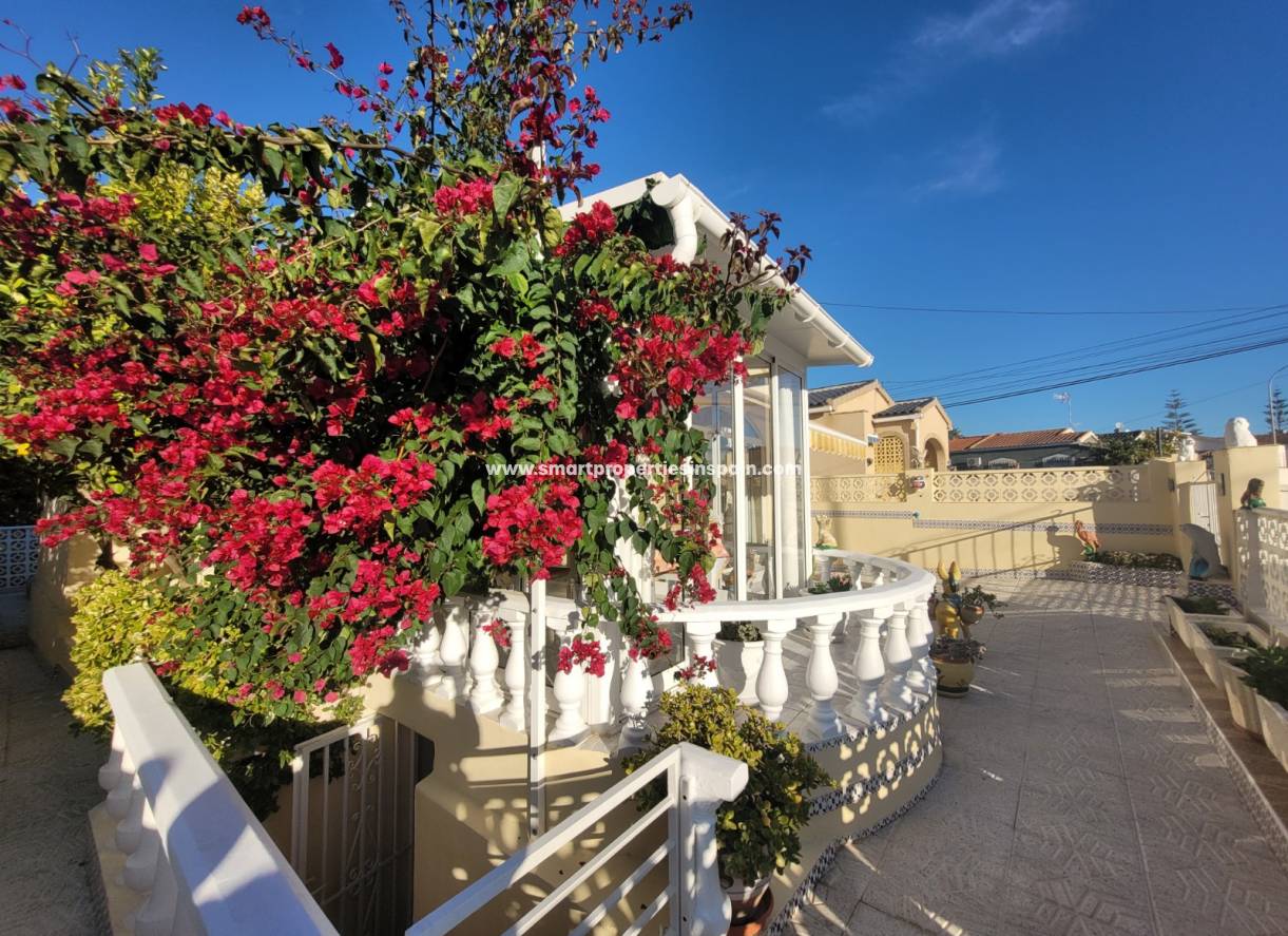 Wederverkoop - Detached Villa - La Marina - Urbanización La Marina
