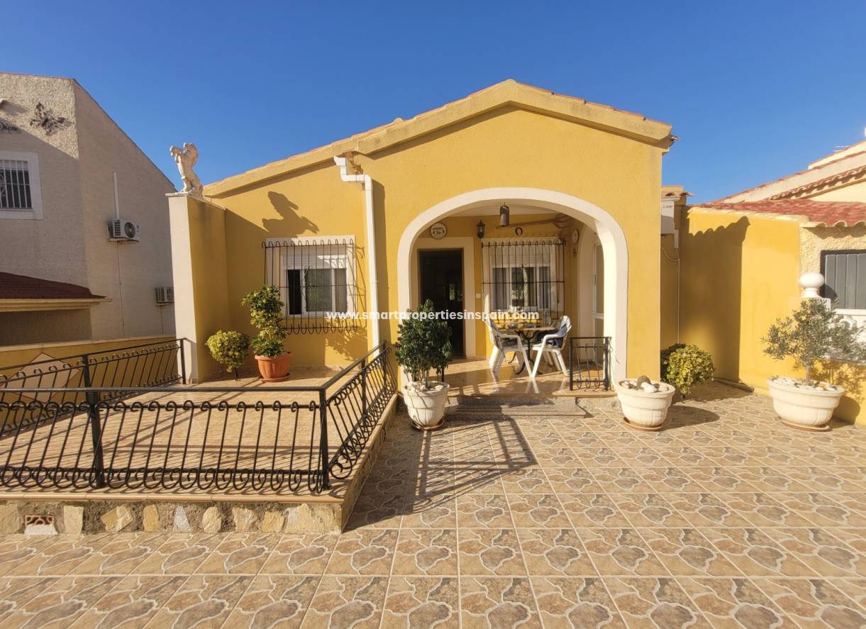 Wederverkoop - Detached Villa - La Marina - Urbanización La Marina