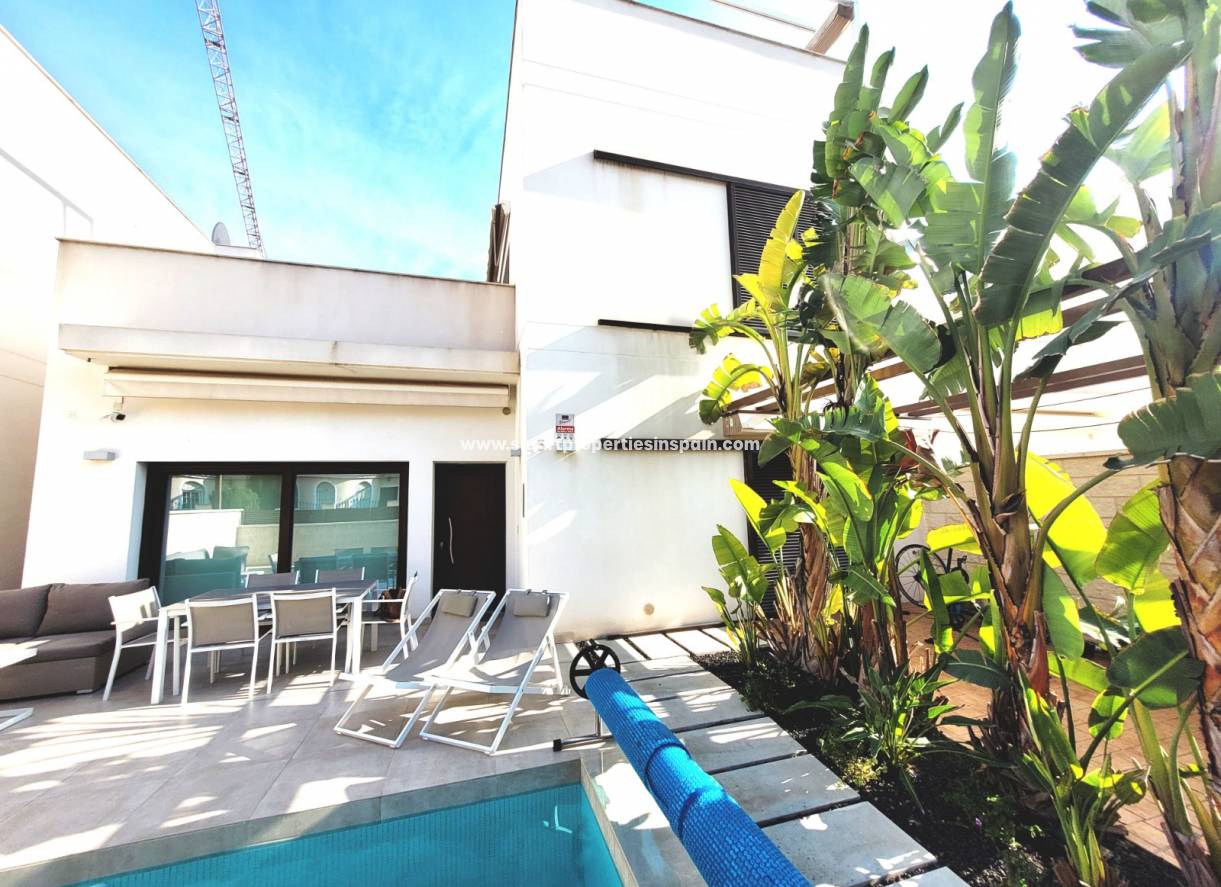 Wederverkoop - Detached Villa - La Marina - Urbanización La Marina