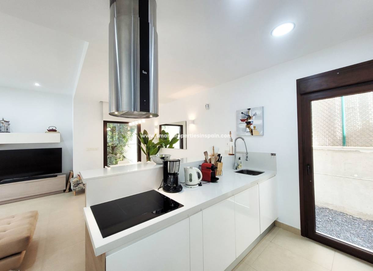 Wederverkoop - Detached Villa - La Marina - Urbanización La Marina