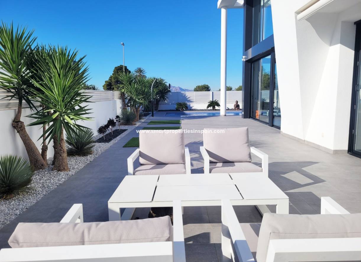 Wederverkoop - Detached Villa - La Marina - Urbanización La Marina