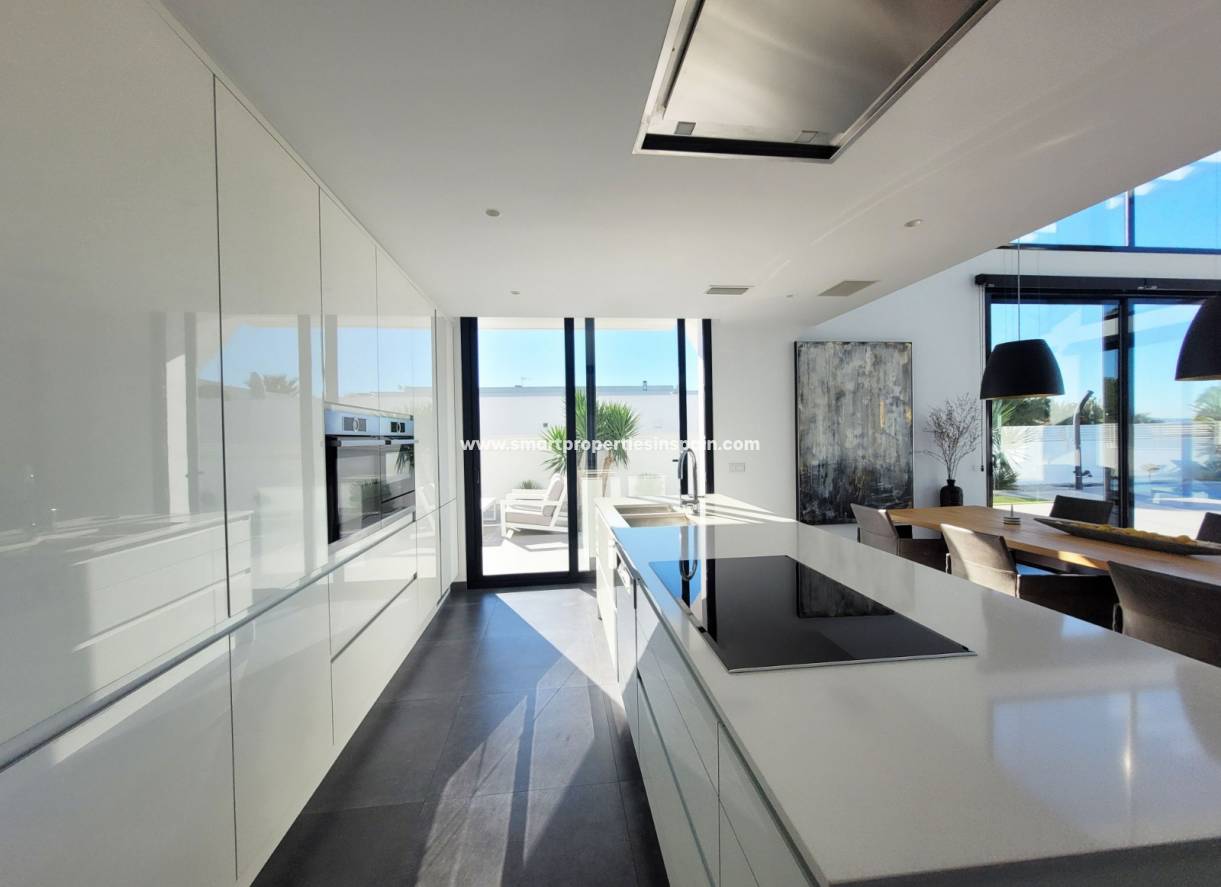 Wederverkoop - Detached Villa - La Marina - Urbanización La Marina