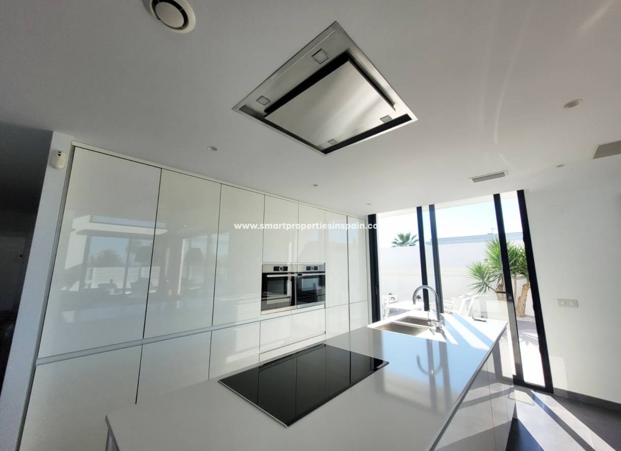 Wederverkoop - Detached Villa - La Marina - Urbanización La Marina