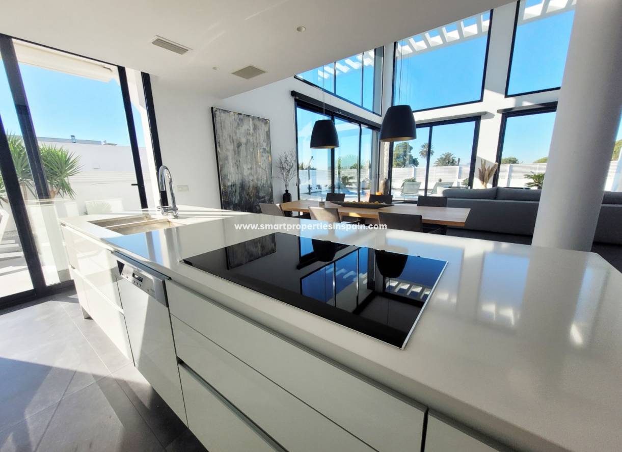 Wederverkoop - Detached Villa - La Marina - Urbanización La Marina