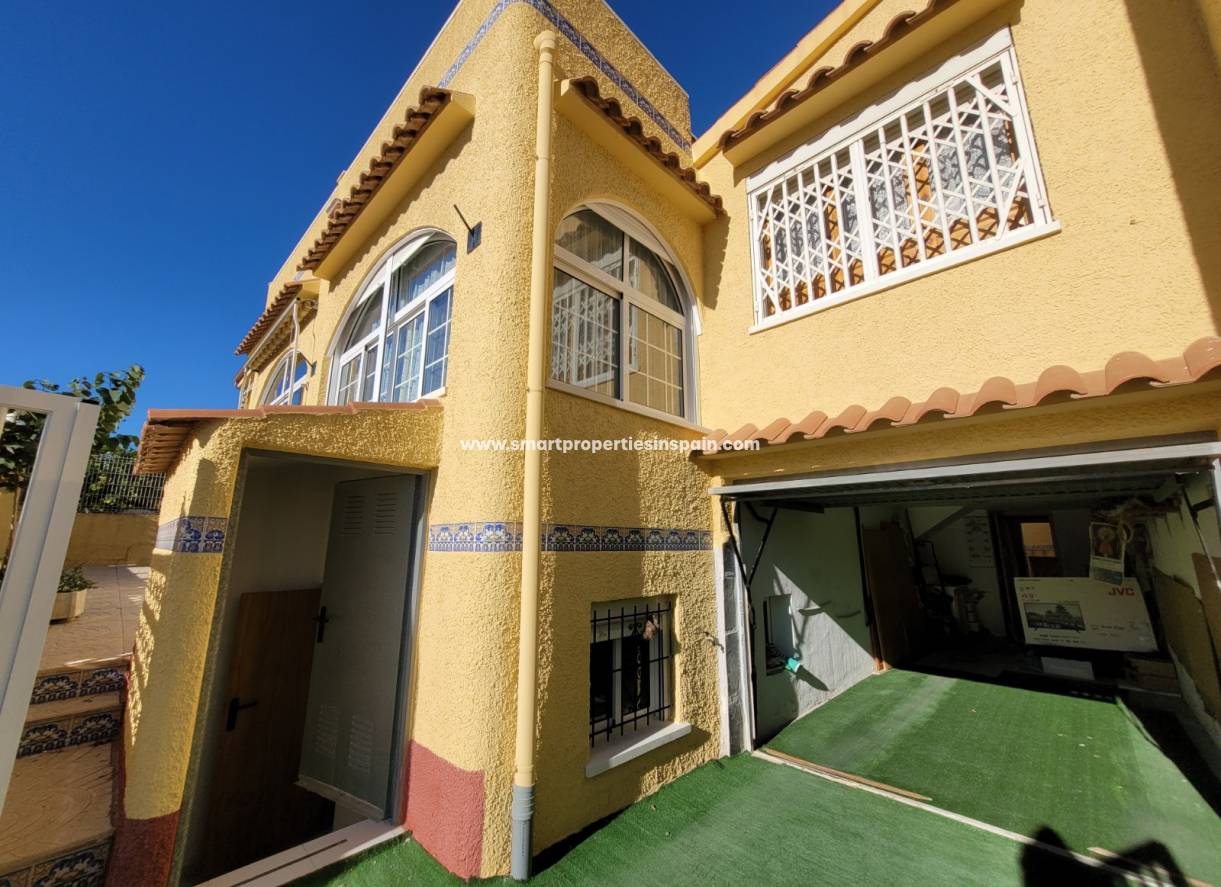 Wederverkoop - Detached Villa - La Marina - Urbanización La Marina