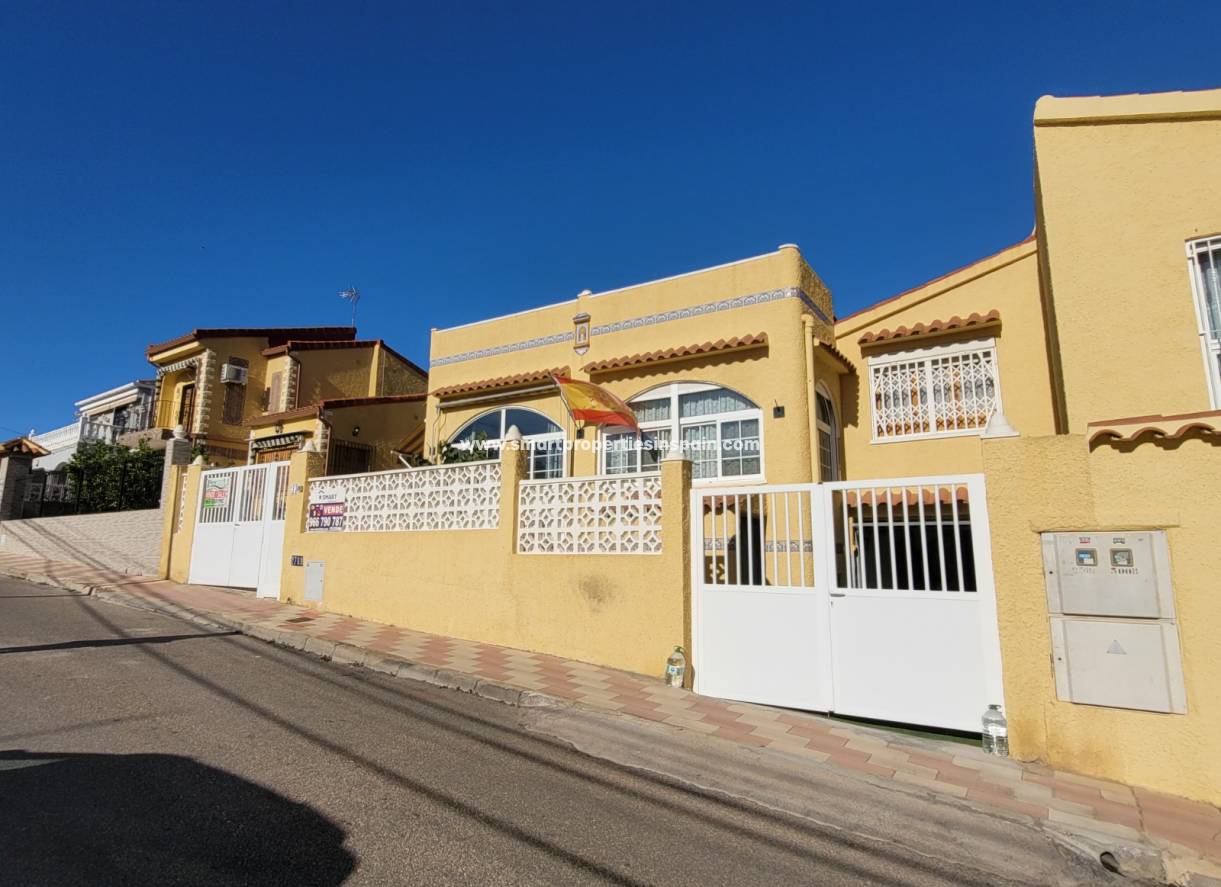 Wederverkoop - Detached Villa - La Marina - Urbanización La Marina