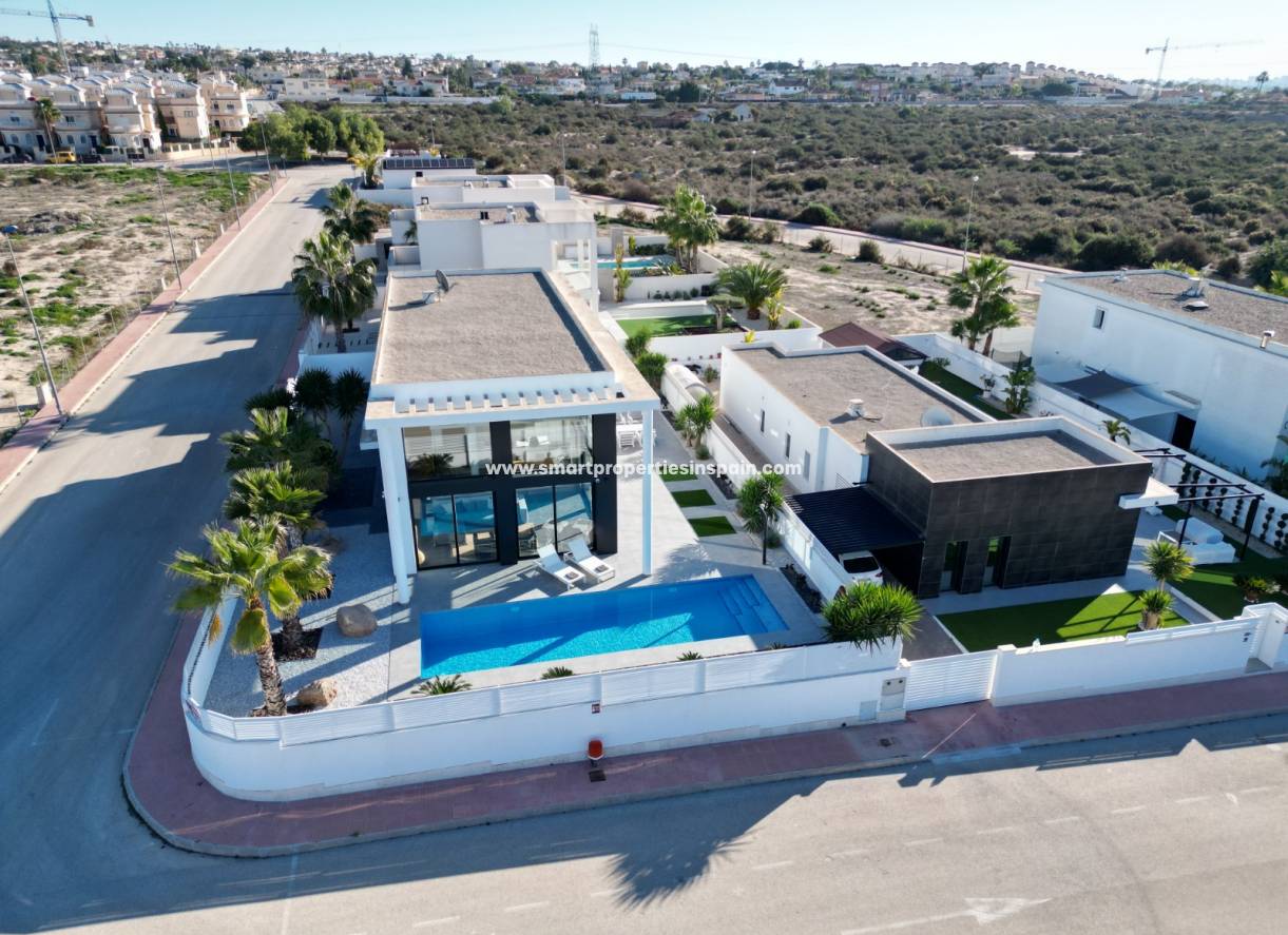 Wederverkoop - Detached Villa - La Marina - Urbanización La Marina