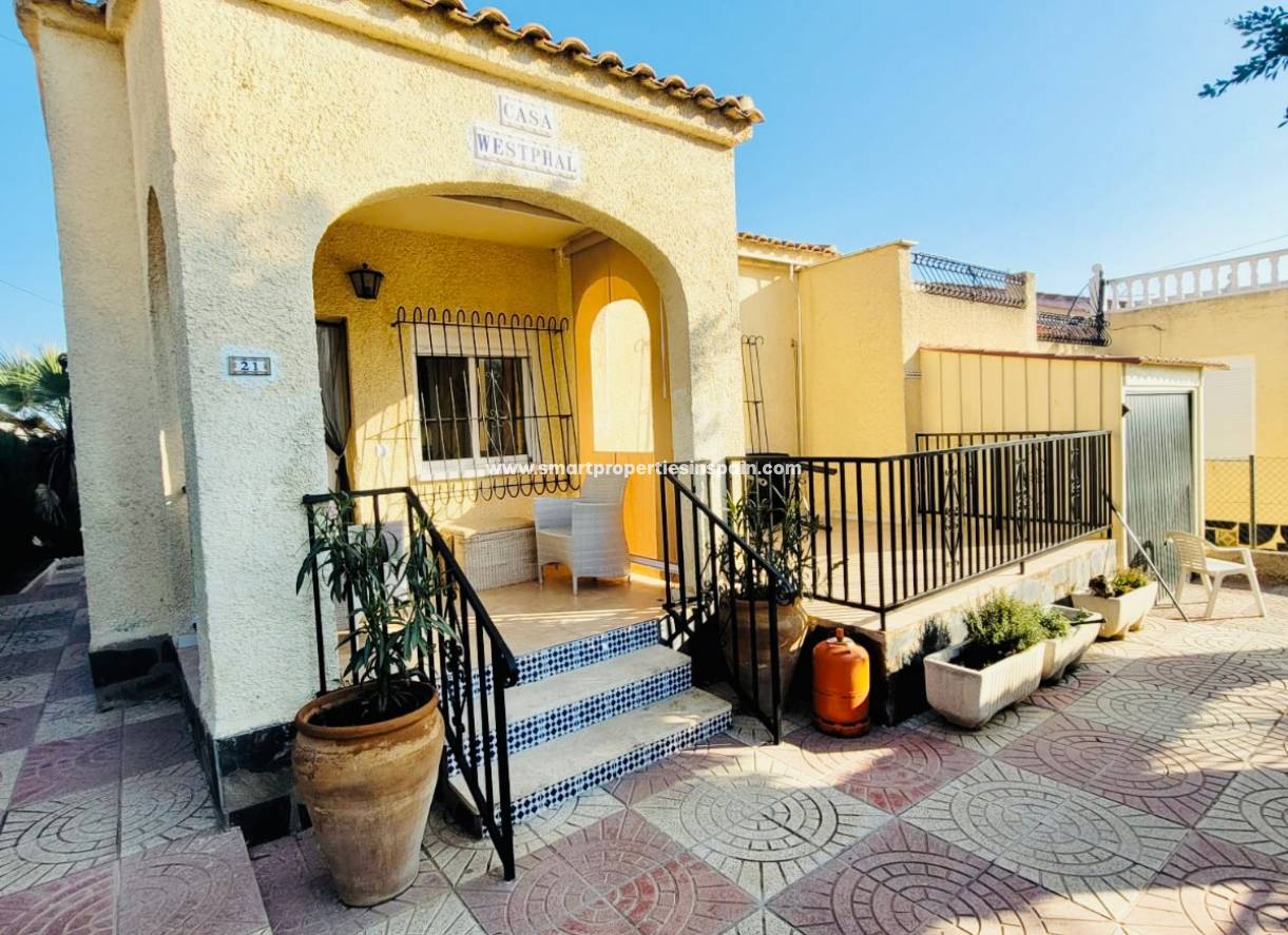 Wederverkoop - Detached Villa - La Marina - Urbanización La Marina