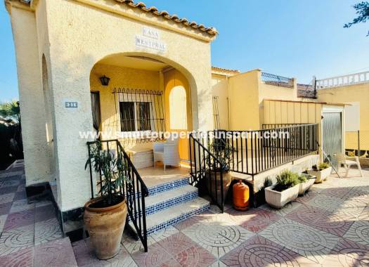 Wederverkoop - Detached Villa - La Marina - Urbanización La Marina