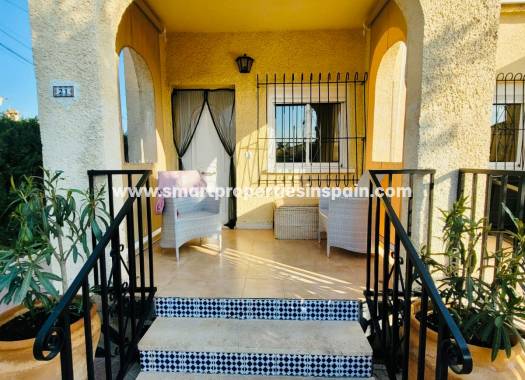 Wederverkoop - Detached Villa - La Marina - Urbanización La Marina