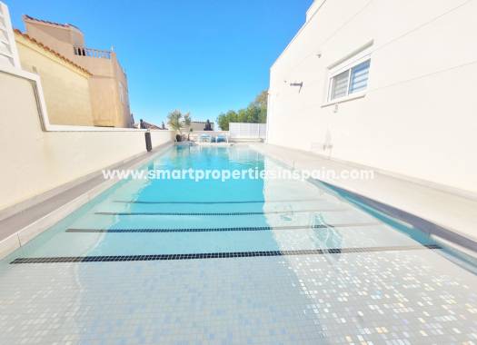 Wederverkoop - Detached Villa - La Marina - Urbanización La Marina