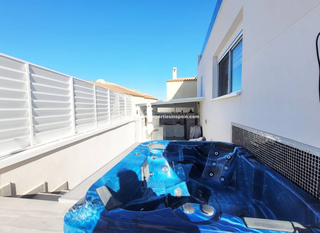 Wederverkoop - Detached Villa - La Marina - Urbanización La Marina