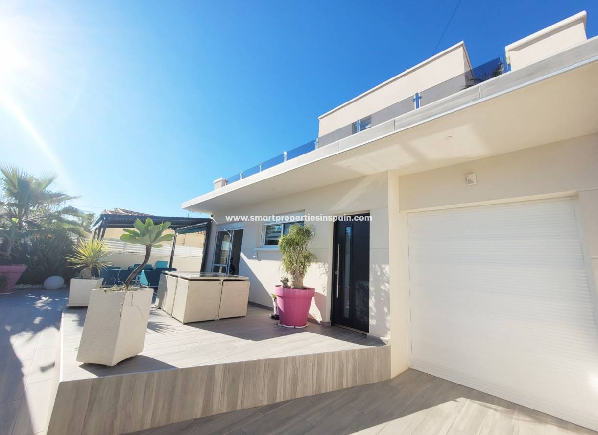 Wederverkoop - Detached Villa - La Marina - Urbanización La Marina