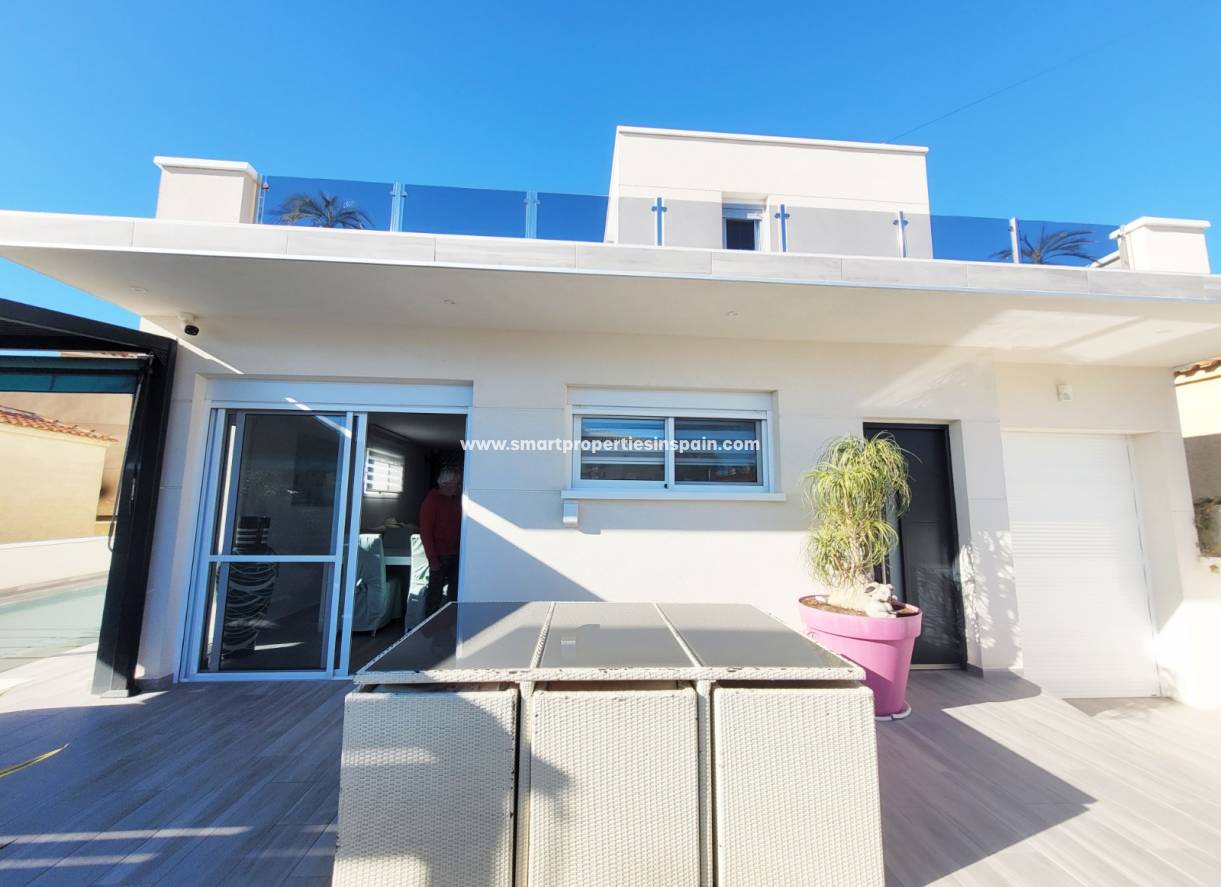 Wederverkoop - Detached Villa - La Marina - Urbanización La Marina