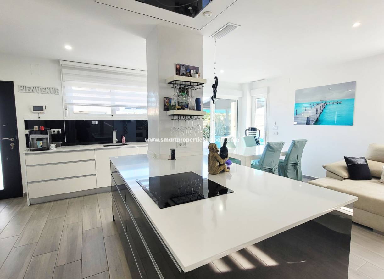 Wederverkoop - Detached Villa - La Marina - Urbanización La Marina
