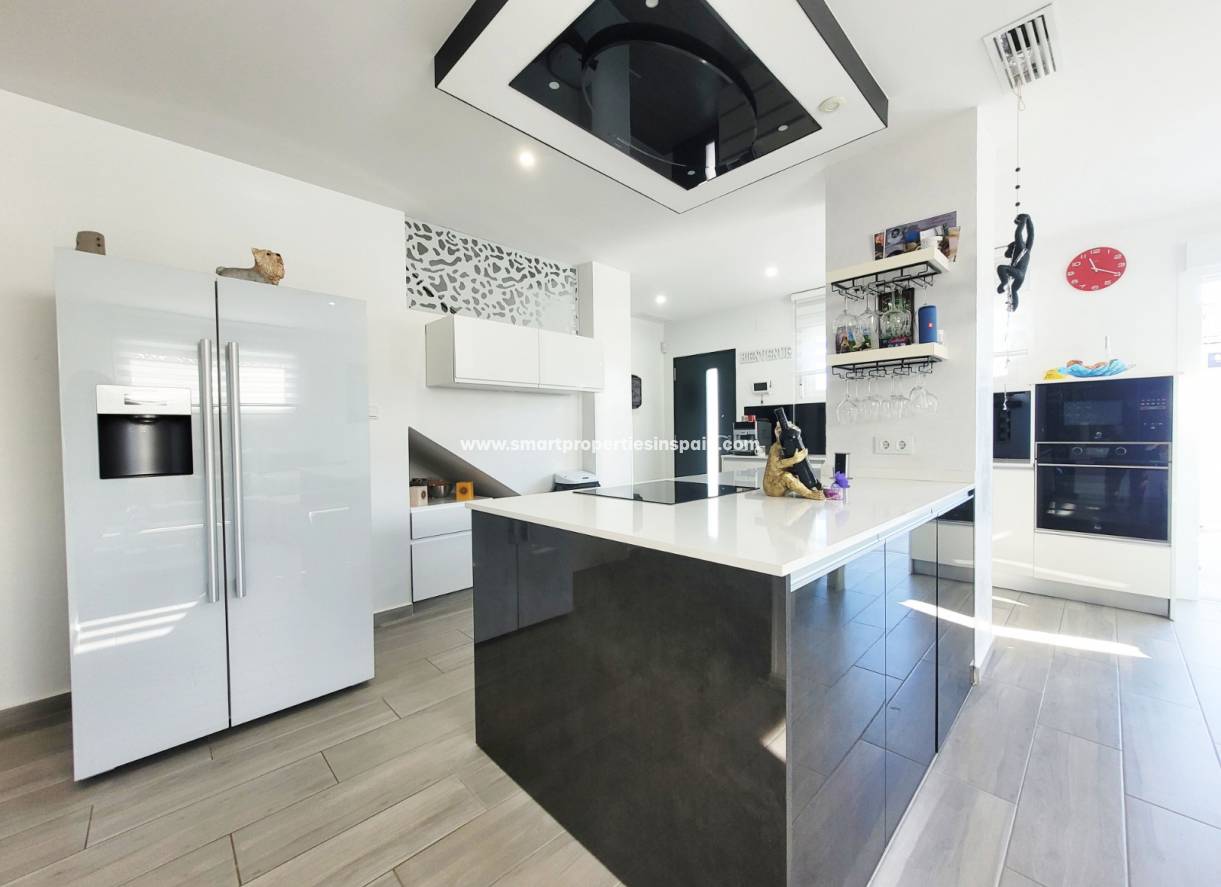 Wederverkoop - Detached Villa - La Marina - Urbanización La Marina