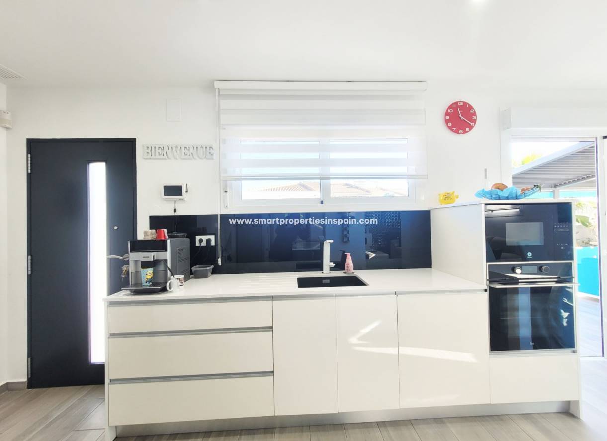 Wederverkoop - Detached Villa - La Marina - Urbanización La Marina