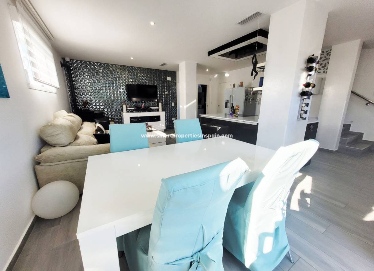 Wederverkoop - Detached Villa - La Marina - Urbanización La Marina