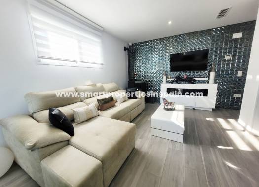 Wederverkoop - Detached Villa - La Marina - Urbanización La Marina