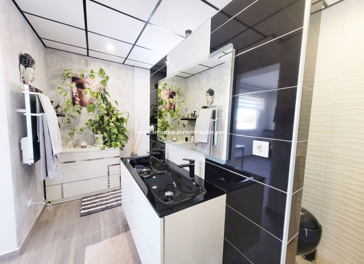 Wederverkoop - Detached Villa - La Marina - Urbanización La Marina