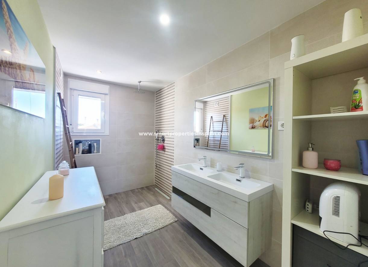 Wederverkoop - Detached Villa - La Marina - Urbanización La Marina