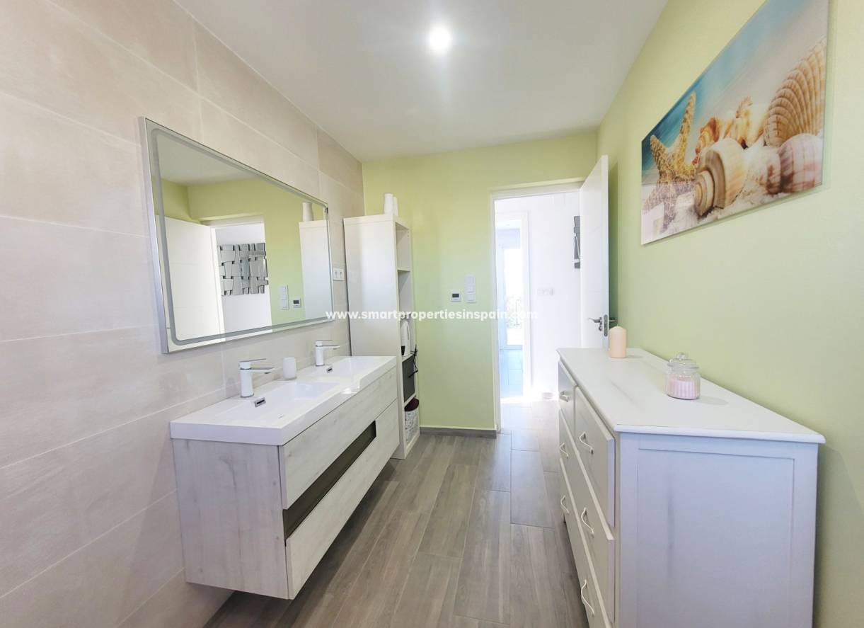 Wederverkoop - Detached Villa - La Marina - Urbanización La Marina