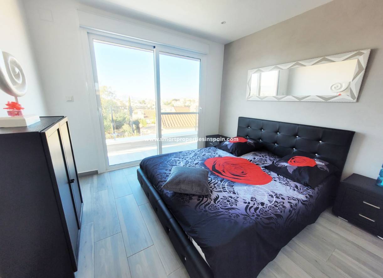Wederverkoop - Detached Villa - La Marina - Urbanización La Marina