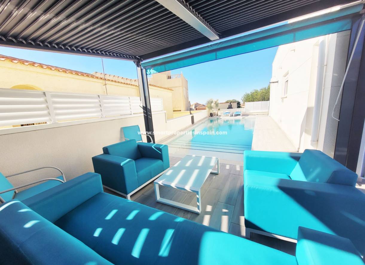 Wederverkoop - Detached Villa - La Marina - Urbanización La Marina