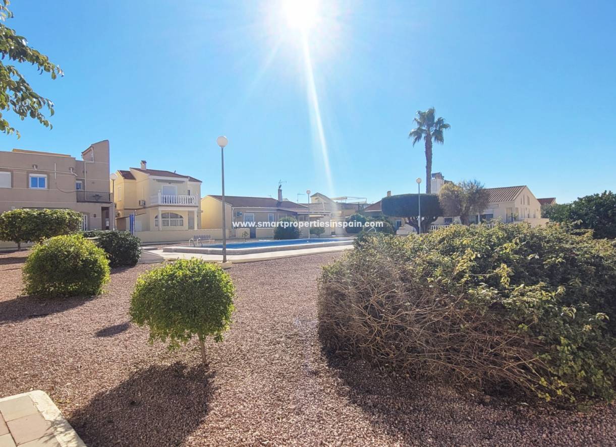 Wederverkoop - Detached Villa - La Marina - Urbanización La Marina
