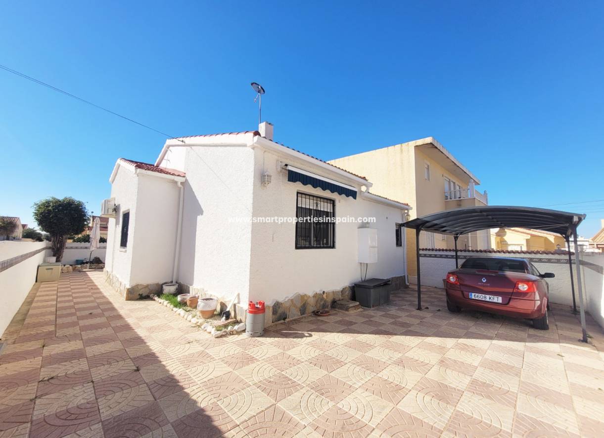 Wederverkoop - Detached Villa - La Marina - Urbanización La Marina