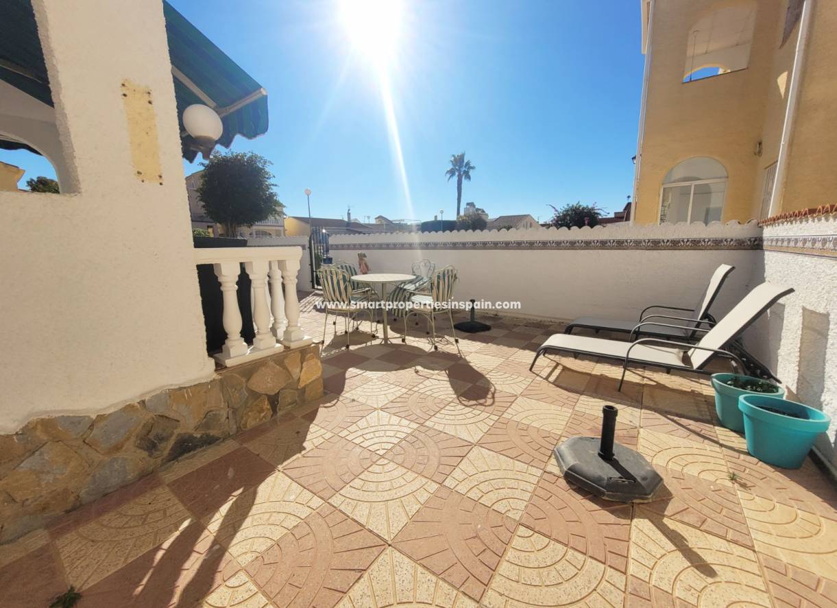 Wederverkoop - Detached Villa - La Marina - Urbanización La Marina