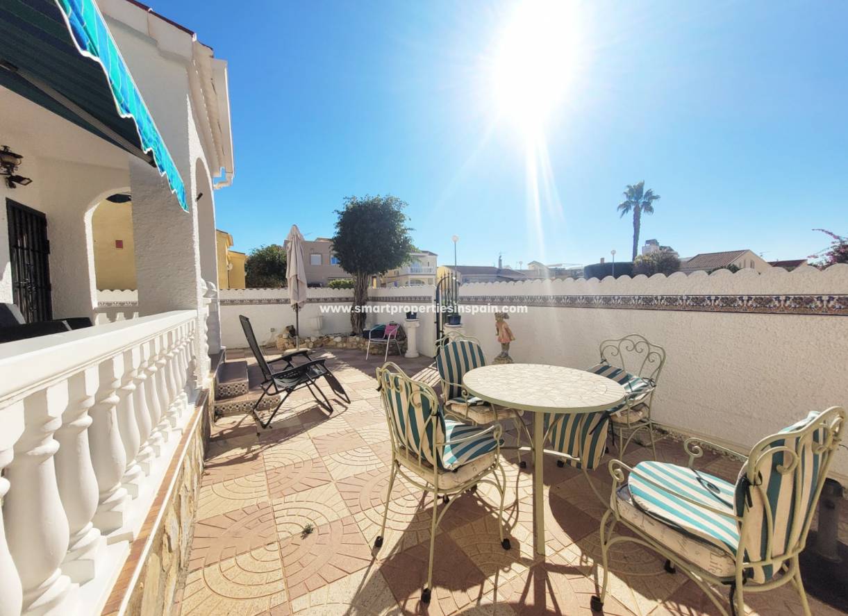 Wederverkoop - Detached Villa - La Marina - Urbanización La Marina