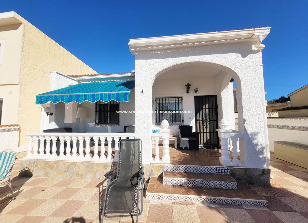 Wederverkoop - Detached Villa - La Marina - Urbanización La Marina