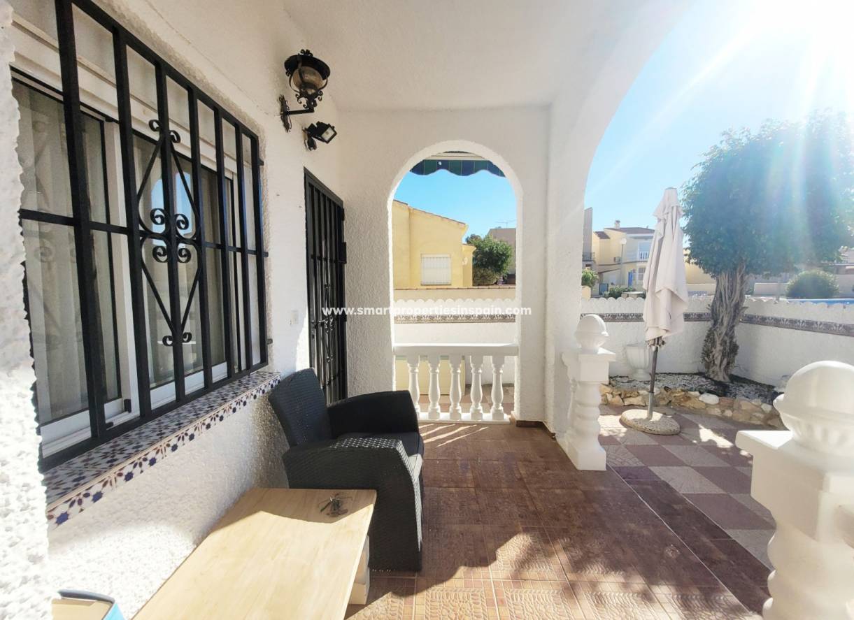 Wederverkoop - Detached Villa - La Marina - Urbanización La Marina