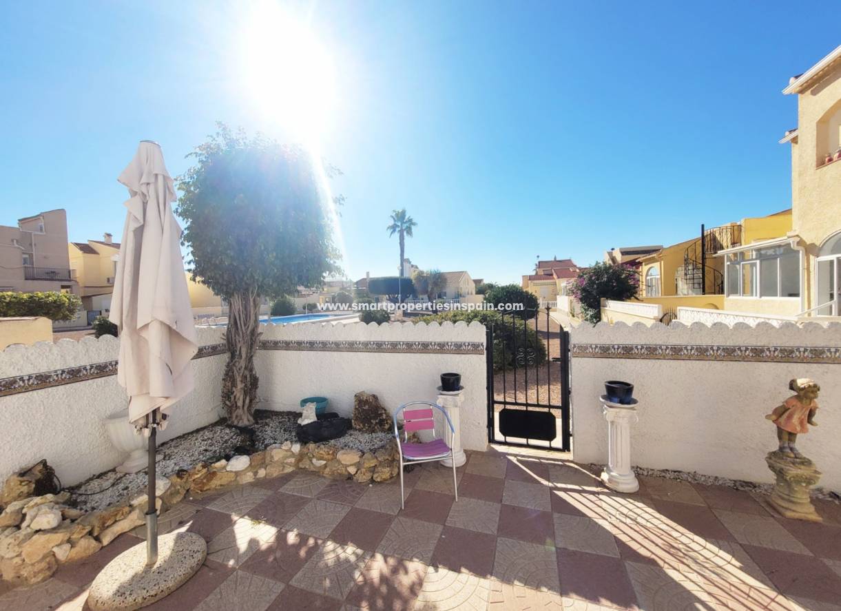 Wederverkoop - Detached Villa - La Marina - Urbanización La Marina