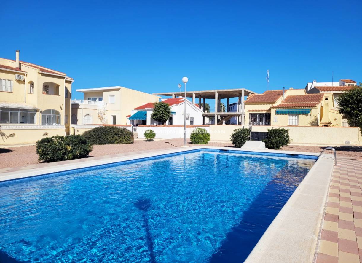Wederverkoop - Detached Villa - La Marina - Urbanización La Marina