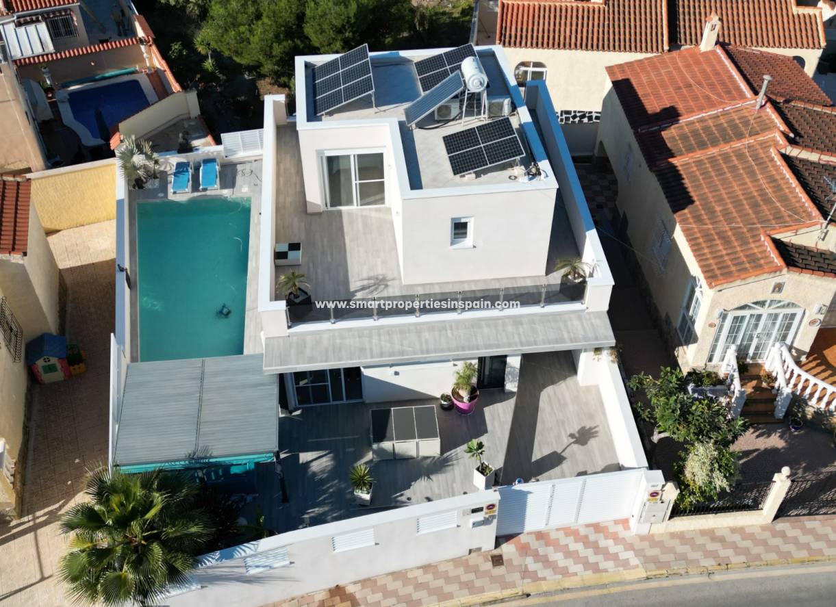 Wederverkoop - Detached Villa - La Marina - Urbanización La Marina