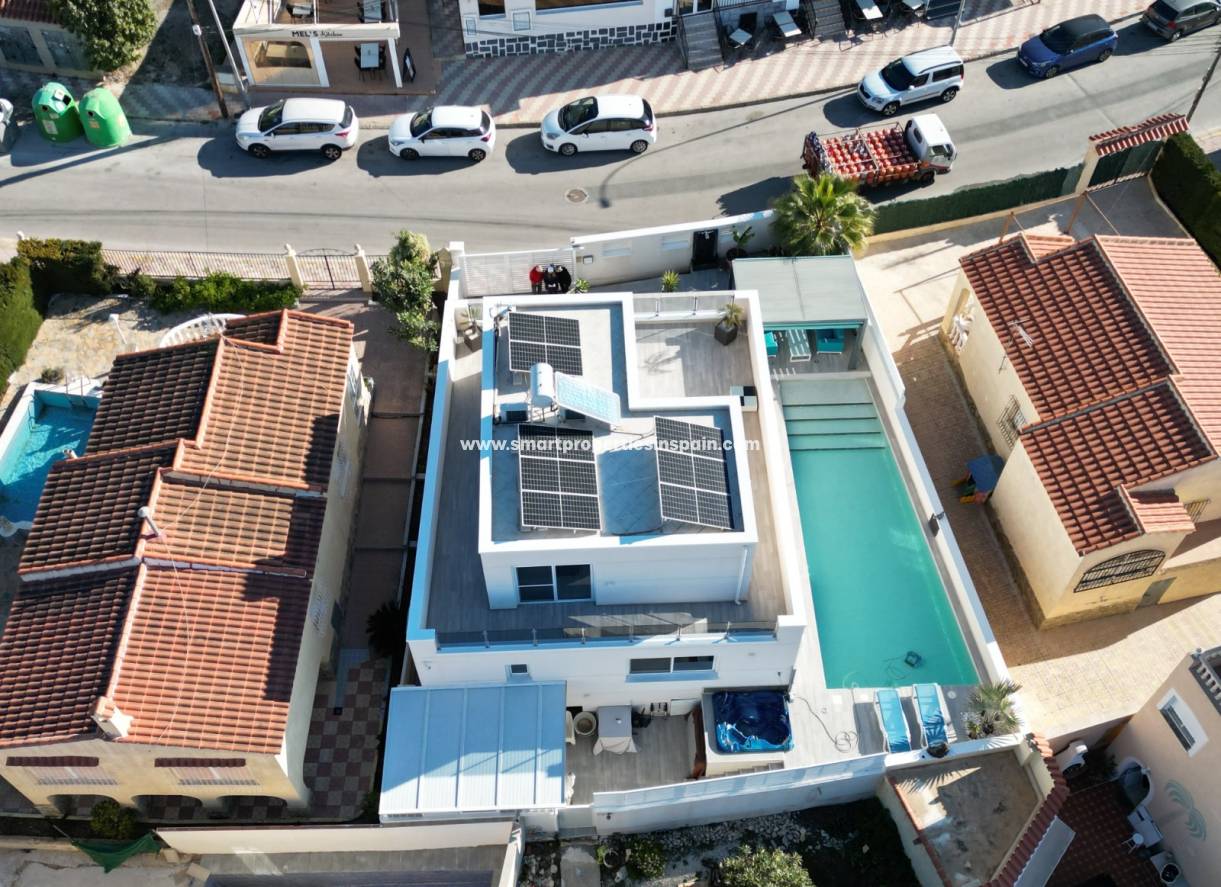 Wederverkoop - Detached Villa - La Marina - Urbanización La Marina