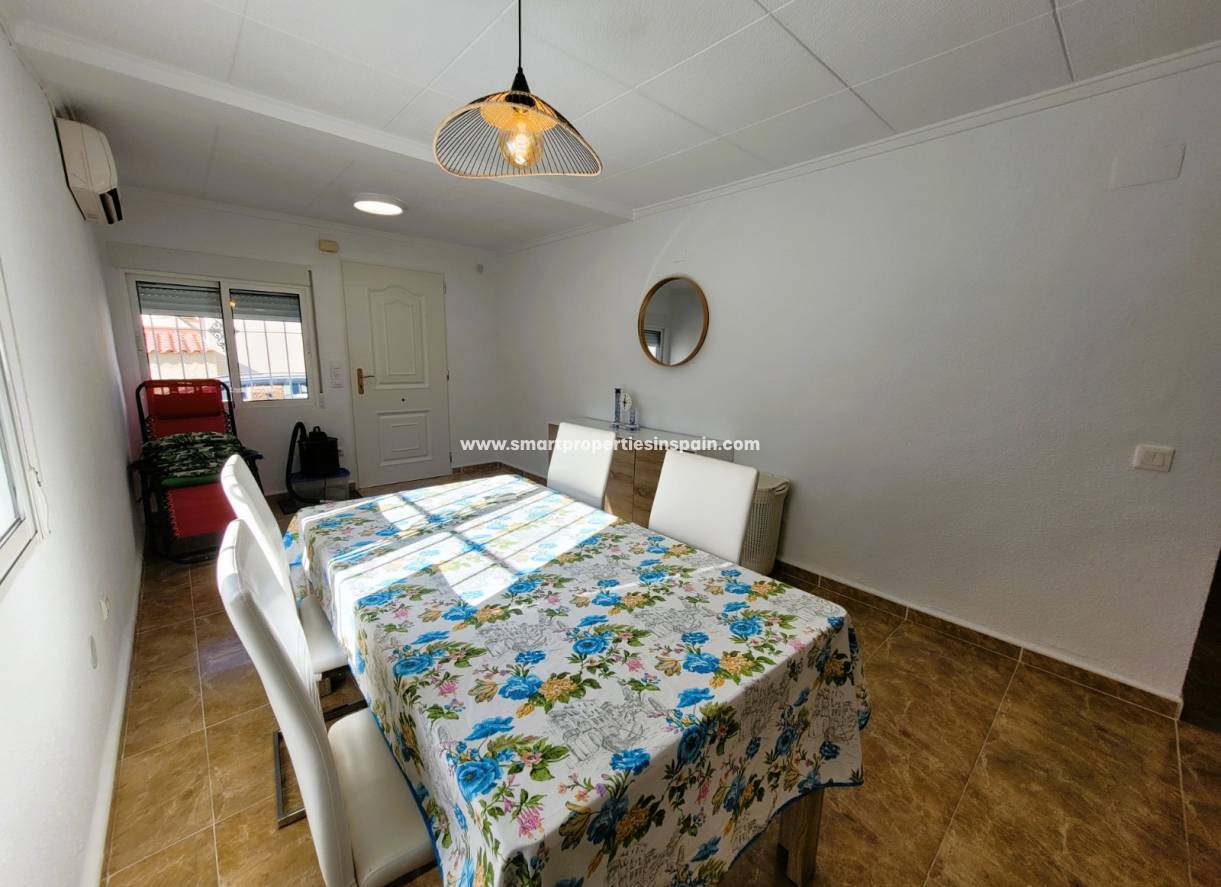Wederverkoop - Detached Villa - La Marina - Urbanización La Marina