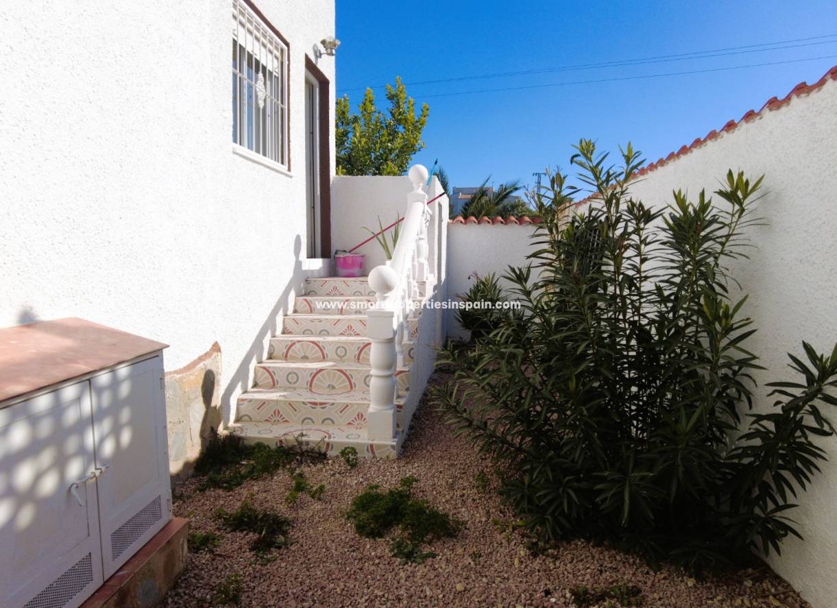 Wederverkoop - Detached Villa - La Marina - Urbanización La Marina